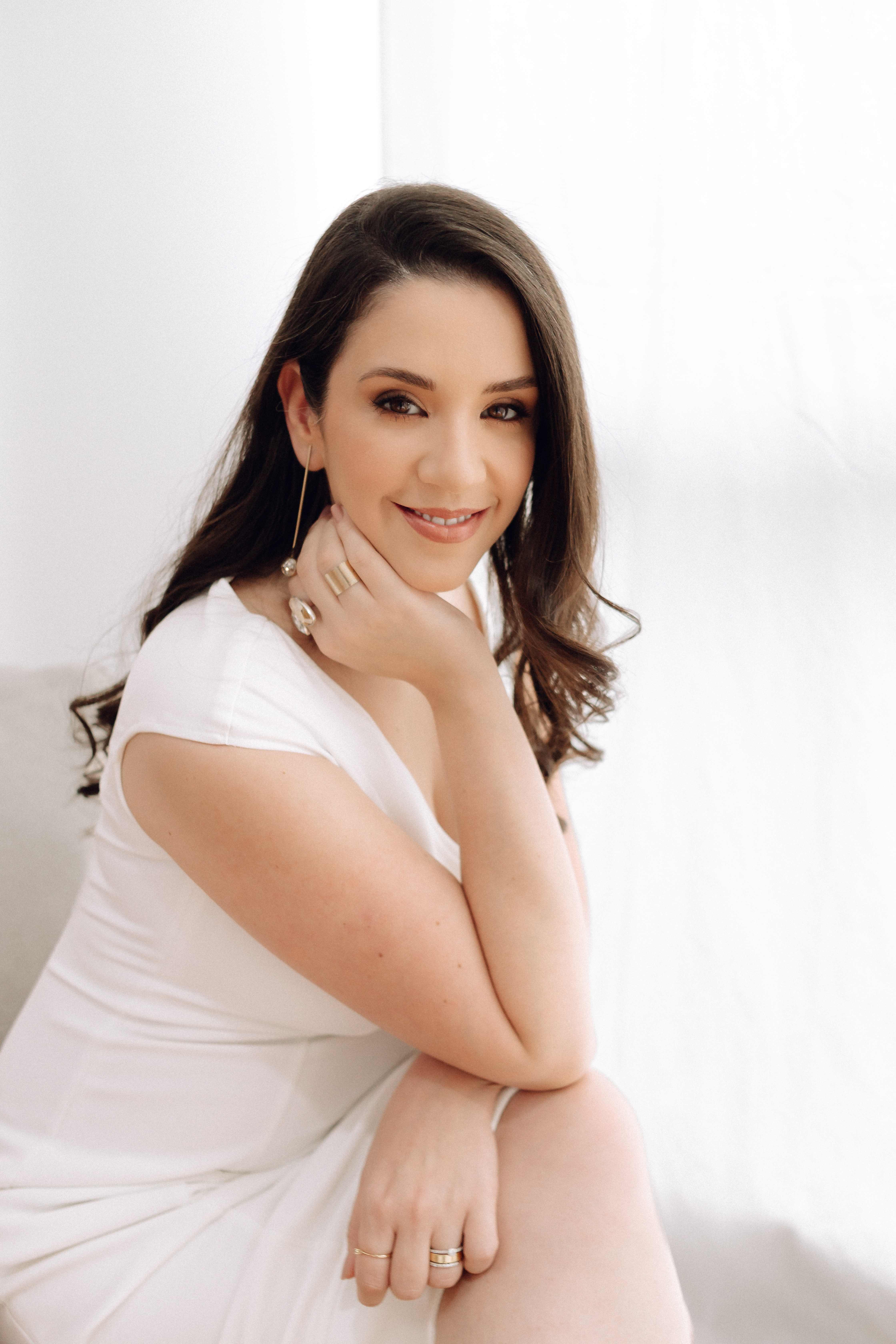 Dra. Simone Floresta - Profissional